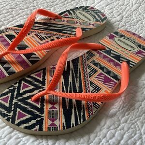 Havaianas Orange and Purple Sandals Vibrant Geometric Design, 9/10